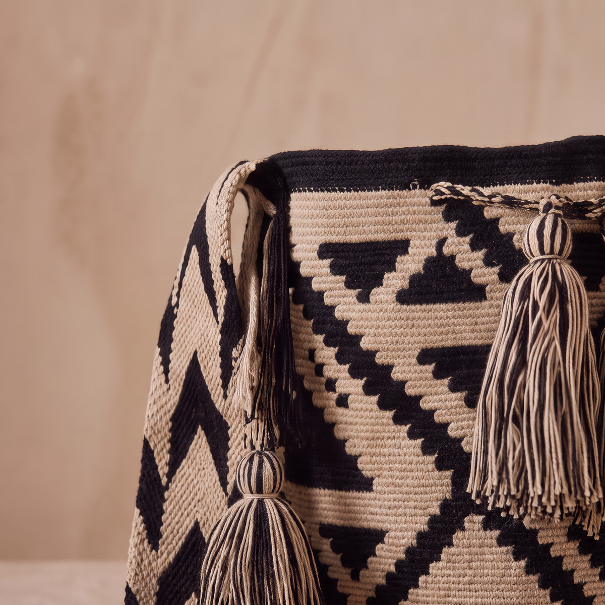 Origen 002 — Bolso Wayuu Artesanal